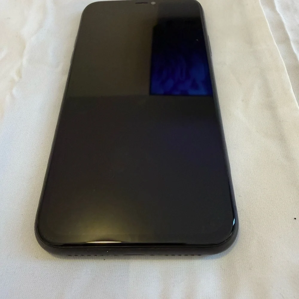 Apple iPhone in Glossy Black